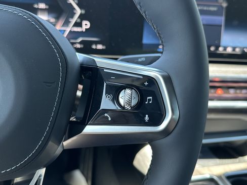 Used 2025 BMW i7 xDrive60 w/ M Sport Package RWD image 19