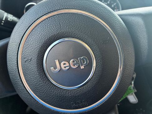 Used 2013 Jeep Wrangler Unlimited Sahara w/ Connectivity Group AWD/4WD image 18