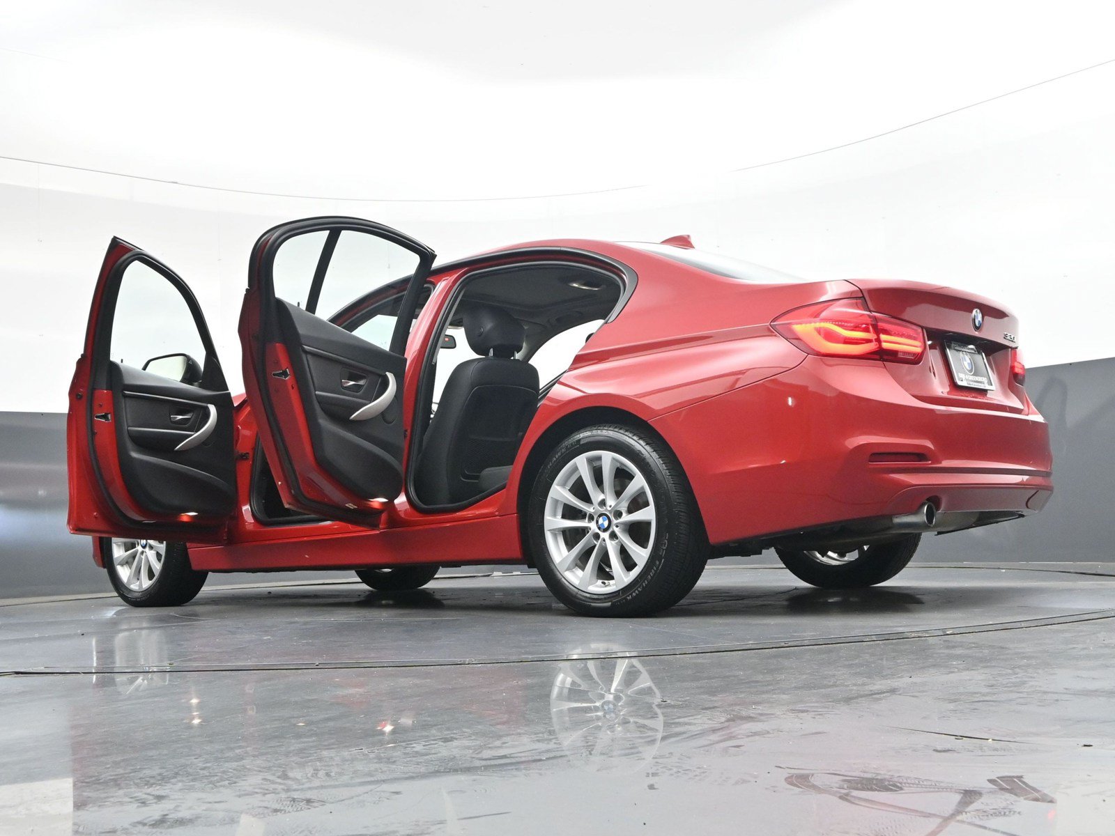 Used 2018 BMW 320i Sedan w/ Convenience Package RWD image 39