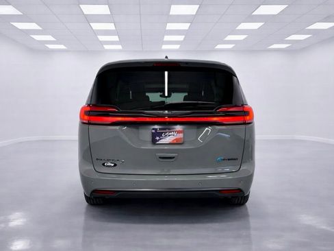 Used 2023 Chrysler Pacifica Limited w/ S Appearance Package image 9