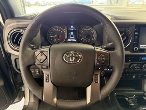 Used 2021 Toyota Tacoma TRD Sport w/ Technology Package AWD/4WD image 15