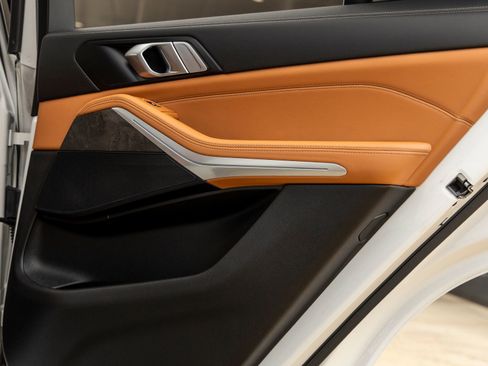 Used 2024 BMW X5 xDrive40i w/ Parking Assistance Package image 37