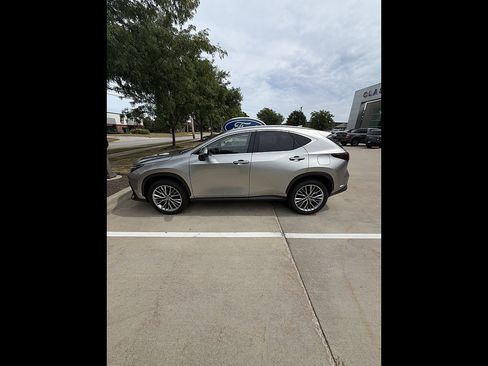 Used 2022 Lexus NX 350 AWD image 2