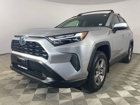 Used 2022 Toyota RAV4 XLE image 3