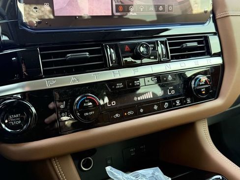 New 2026 Nissan Pathfinder Platinum FWD image 17
