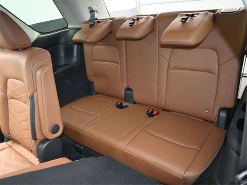 Used 2024 Nissan Pathfinder Platinum image 15