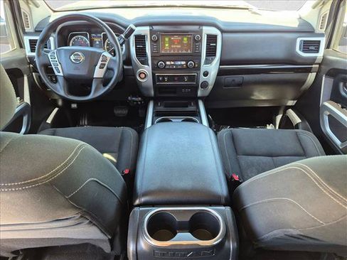 Used 2019 Nissan Titan SV w/ SV Convenience Package RWD image 17