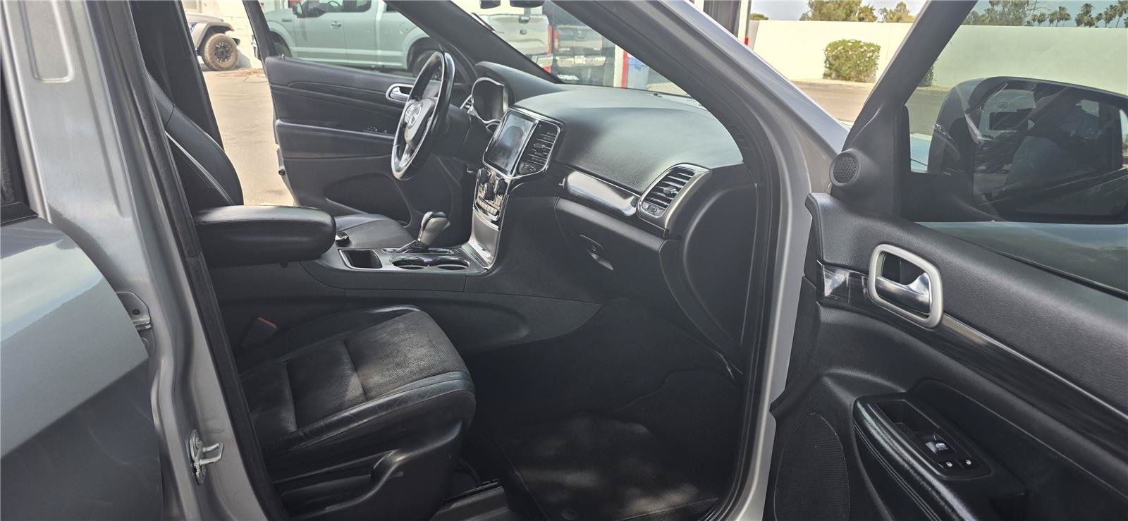 Used 2020 Jeep Grand Cherokee Altitude AWD/4WD image 14