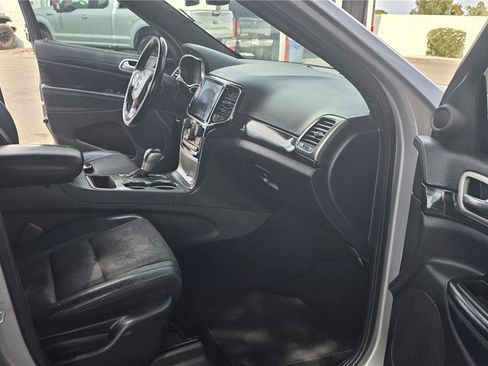 Used 2020 Jeep Grand Cherokee Altitude AWD/4WD image 14
