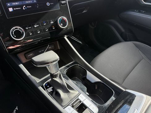 Certified 2022 Hyundai Tucson SE image 13