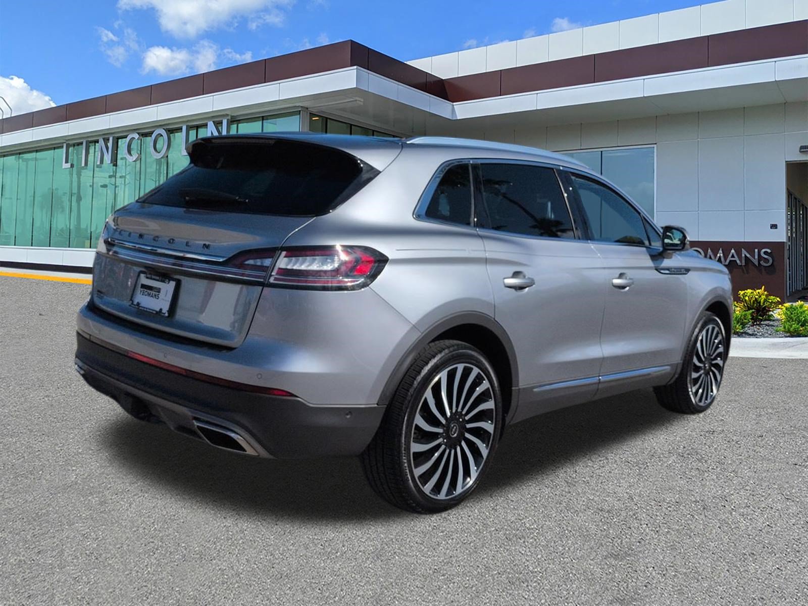 Certified 2023 Lincoln Nautilus Black Label w/ Class II Trailer Tow Package AWD/4WD image 5