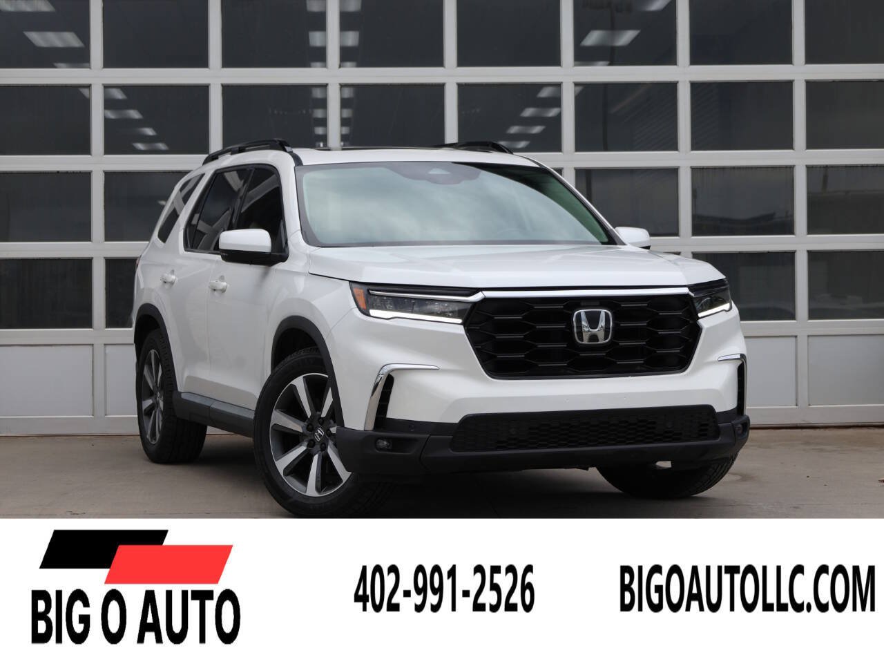 Used 2025 Honda Pilot Touring image 1