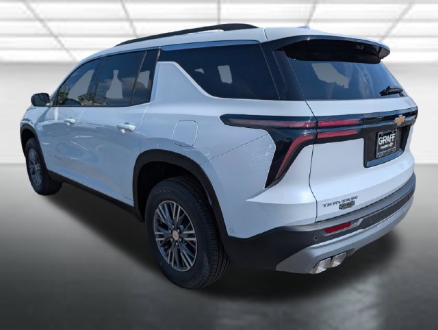 New 2027 Chevrolet Traverse LT w/ Enhanced Driving Package FWD image 2