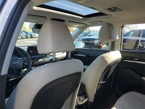 Certified 2023 Kia Seltos EX image 9