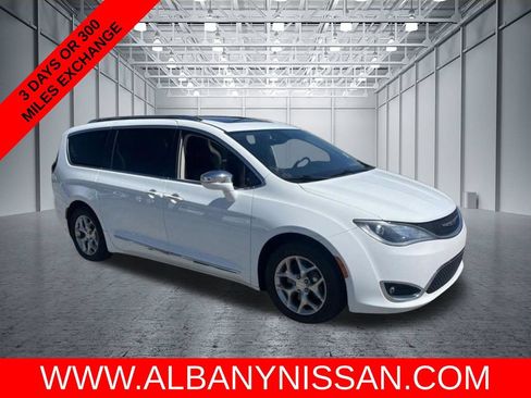 Used 2019 Chrysler Pacifica Limited FWD image 1