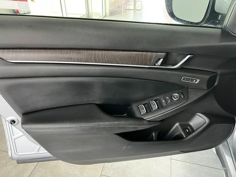Used 2018 Honda Accord EX-L image 8