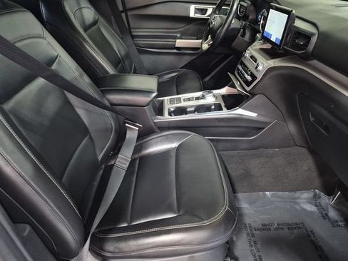 Used 2023 Ford Explorer XLT w/ Equipment Group 202A RWD image 30