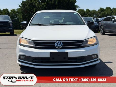 Used 2016 Volkswagen Jetta Sport FWD image 2