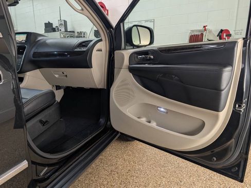 Used 2017 Dodge Grand Caravan Crew FWD image 20