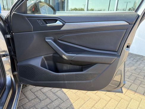 Used 2024 Volkswagen Jetta SE FWD image 32
