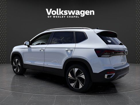 Used 2025 Volkswagen Taos SE AWD/4WD image 5