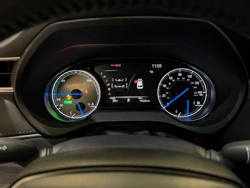 Certified 2024 Toyota Venza XLE image 18