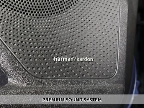 Used 2022 Kia Niro Touring Special Edition image 5