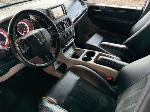 Used 2017 Dodge Grand Caravan SXT image 11