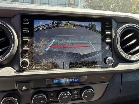 Used 2022 Toyota Tacoma TRD Off-Road AWD/4WD image 11