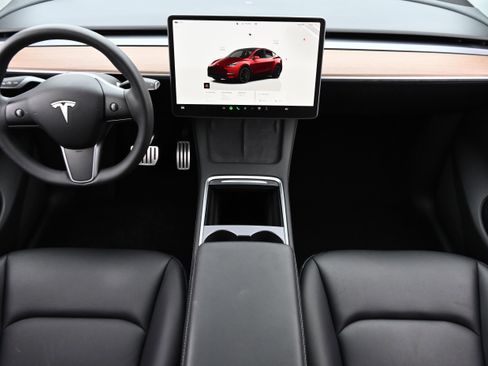 Used 2023 Tesla Model Y Performance image 13