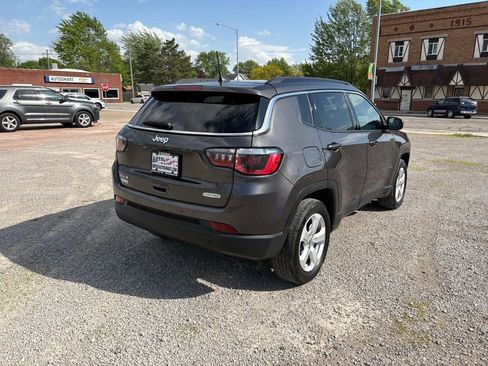 Used 2018 Jeep Compass Latitude w/ Popular Equipment Group AWD/4WD image 3