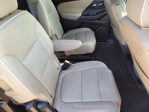 Used 2022 Chevrolet Traverse Premier image 14