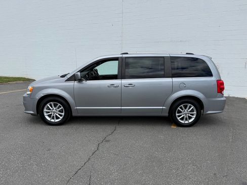 Used 2018 Dodge Grand Caravan SXT FWD image 2