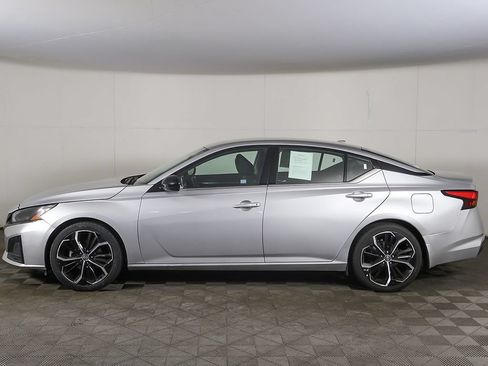 Used 2024 Nissan Altima 2.5 SR FWD image 14