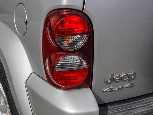 Used 2007 Jeep Liberty Limited image 9