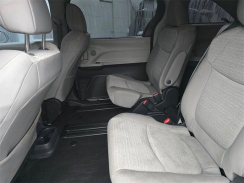 Certified 2023 Toyota Sienna LE image 18