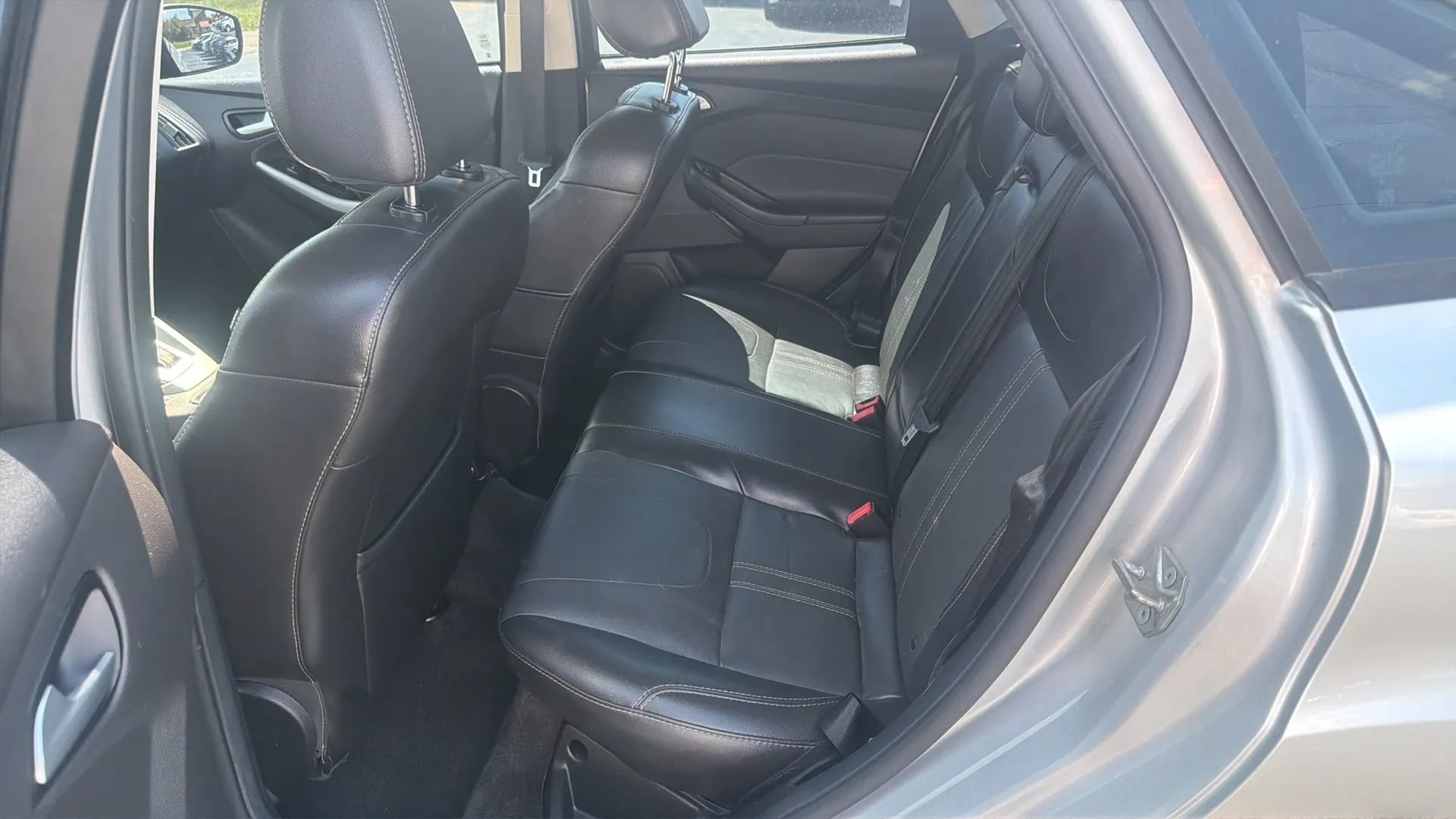 Used 2014 Ford Focus SE w/ Equipment Group 201A FWD image 10