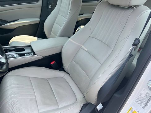 Used 2021 Honda Accord Touring image 11
