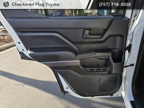 Used 2025 Toyota 4Runner SR5 image 39