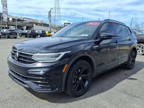 Used 2023 Volkswagen Tiguan SE R-Line AWD/4WD image 4