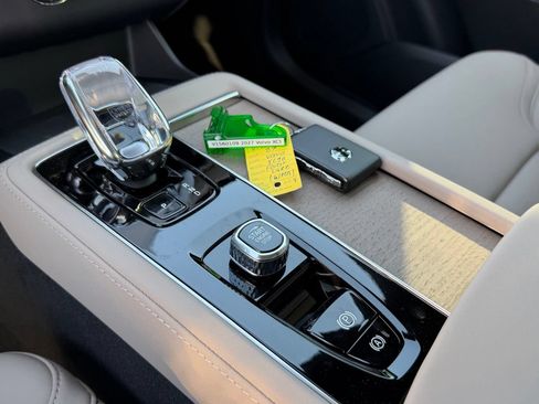 New 2027 Volvo XC90 B6 Plus AWD/4WD image 12