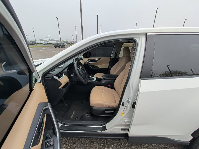 Used 2024 Toyota RAV4 LE FWD image 13