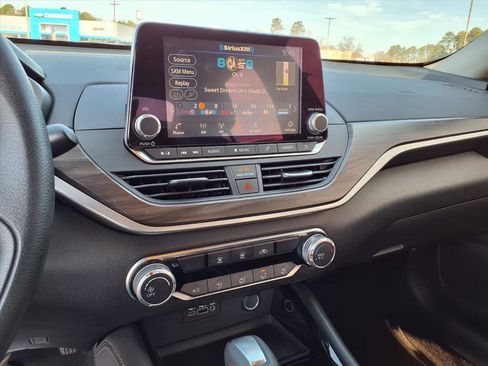 Used 2023 Nissan Altima 2.5 SV image 6