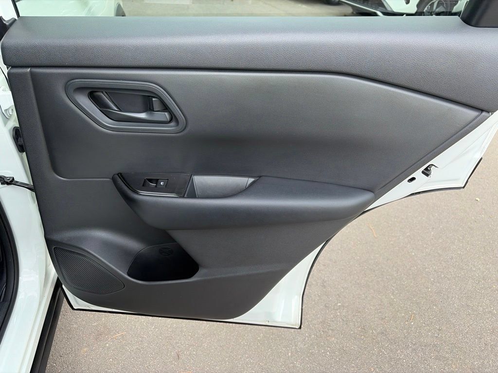 Used 2024 Nissan Rogue S AWD/4WD image 14