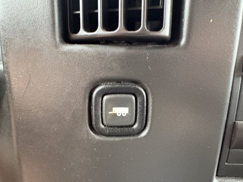 Used 2017 Chevrolet Express 3500 RWD image 19
