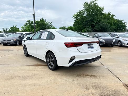 Used 2023 Kia Forte LXS w/ LXS Technology Package FWD image 7