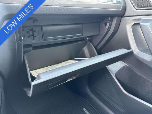 Used 2024 Volkswagen Tiguan SE image 34