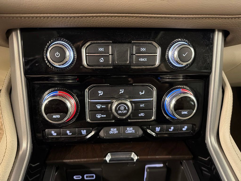 Used 2021 GMC Yukon Denali w/ Denali Premium Package AWD/4WD image 13