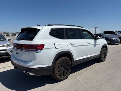 Used 2026 Volkswagen Atlas SE FWD image 2