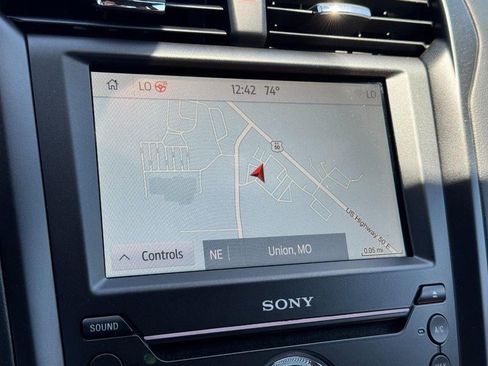 Used 2019 Ford Fusion Energi Titanium FWD image 22